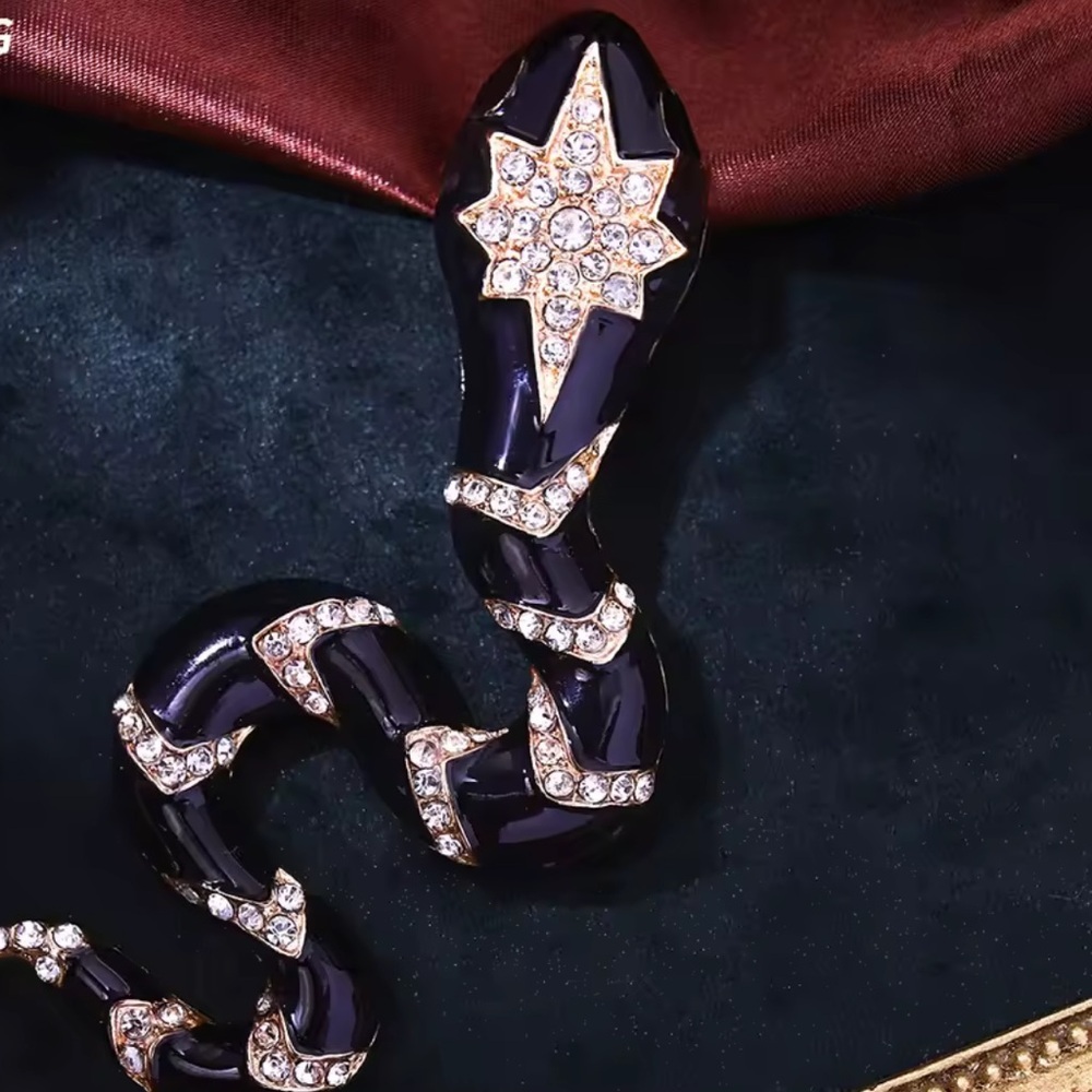 Serpenti Black Gold Snake Brooch - Picture 2 of 8